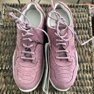 WOMENS DUSTY PINK LACE‎ UP HIKING SNEAKERS SIZE 37 or 6.5
